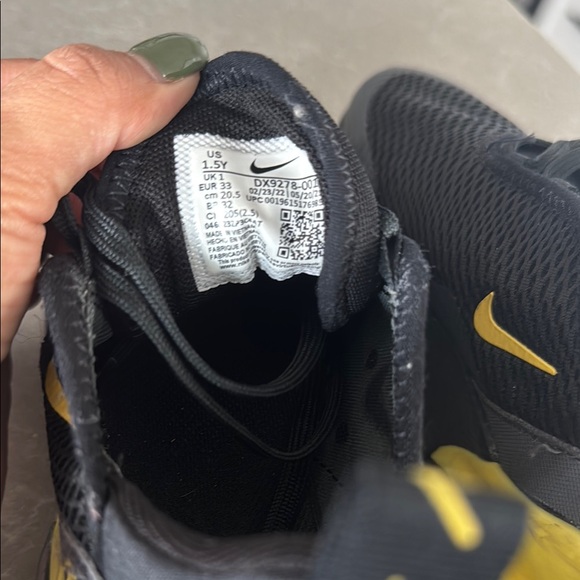 Nike Kids Black and Yellow Sneakers - Picture 2 of 4